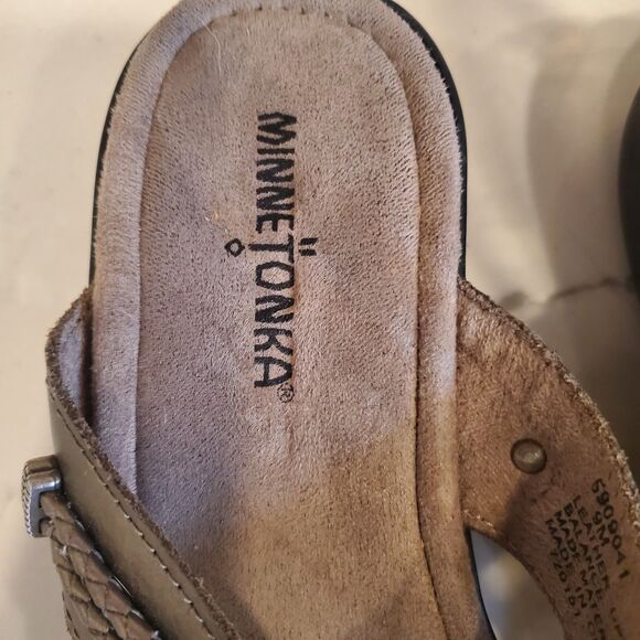 Minnetonka Women's Silverthorne 360 Sandals 9 Silver Comfort Padded Boho Casual - Picture 9 of 13